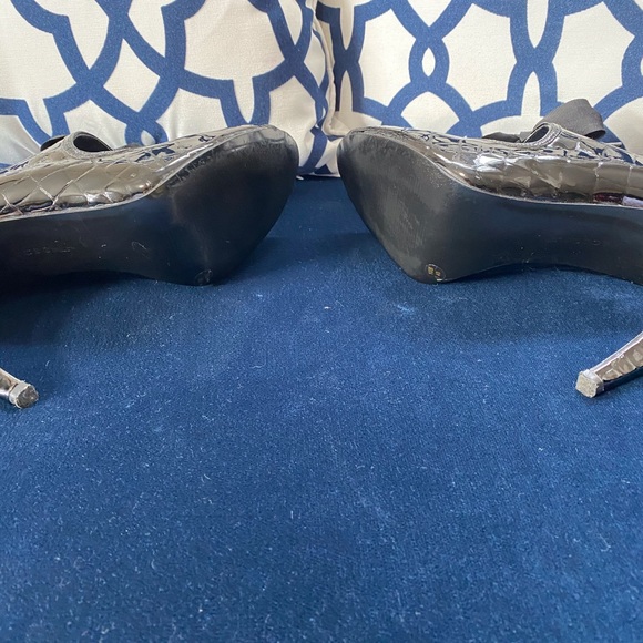 ❣️BCBGirls Heels❣️ - Picture 4 of 5